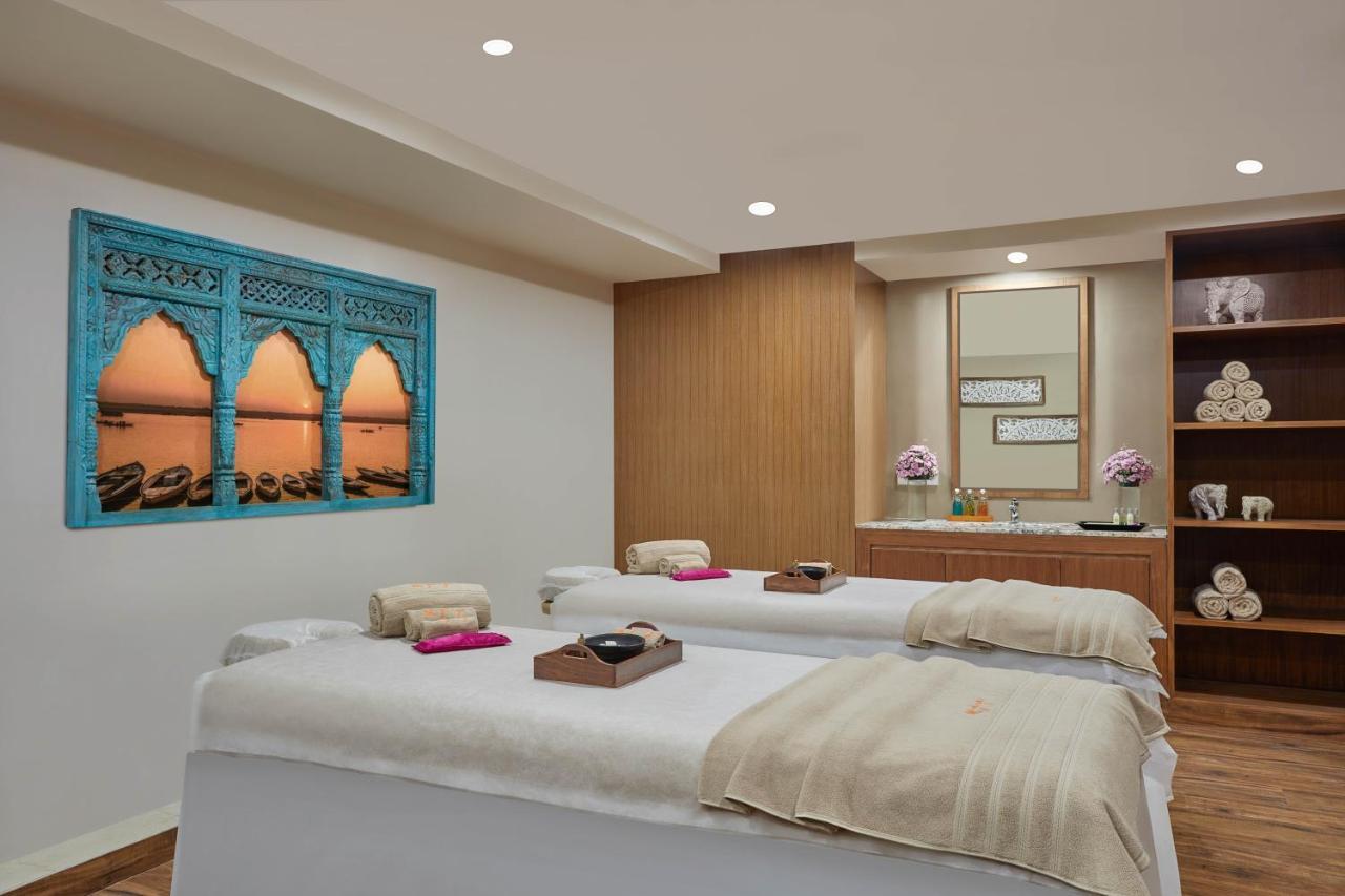 Doubletree By Hilton Varanasi Exterior foto