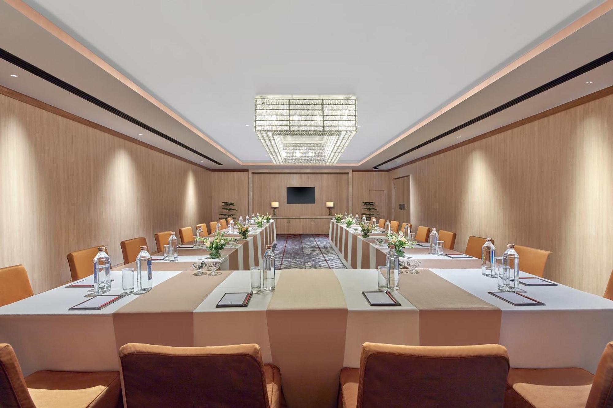 Doubletree By Hilton Varanasi Exterior foto